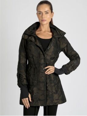 BLANC NOIR CAMO ANORAK JACKET TRUE CAMO SIZE SM LIKE NEW
